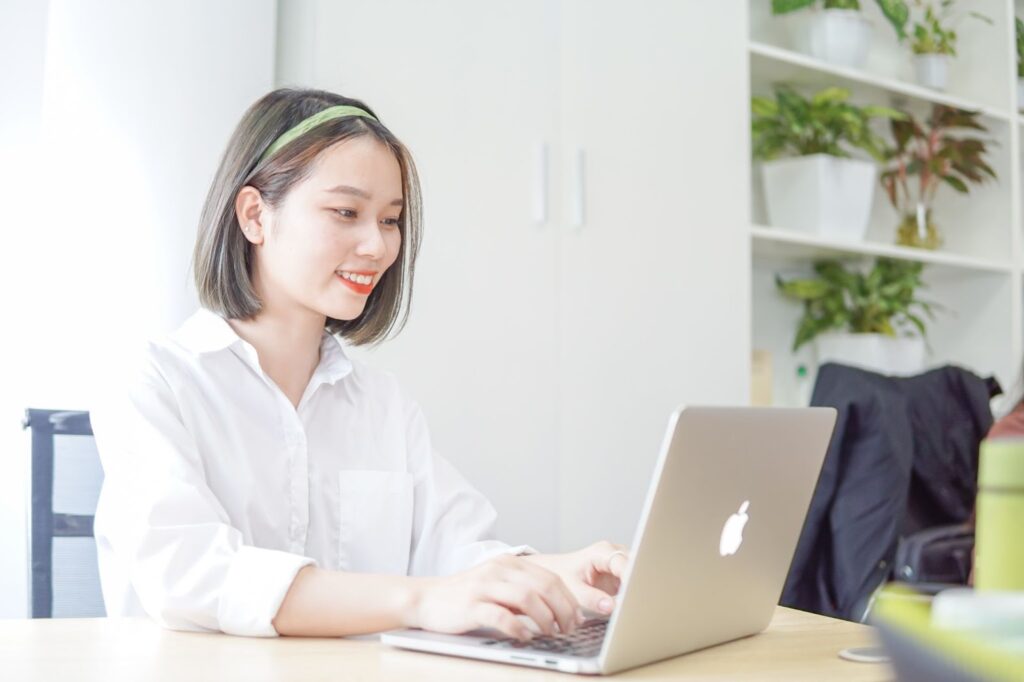 Student typing college admissions essay